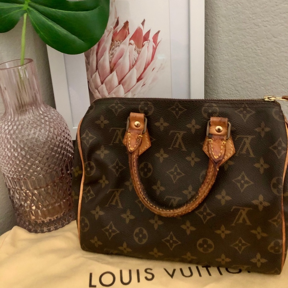 Authentic Louis Vuitton 25 Speedy